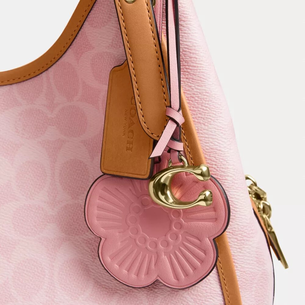 Charms Detaylı Signature Canvas Erin Omuz Çantası