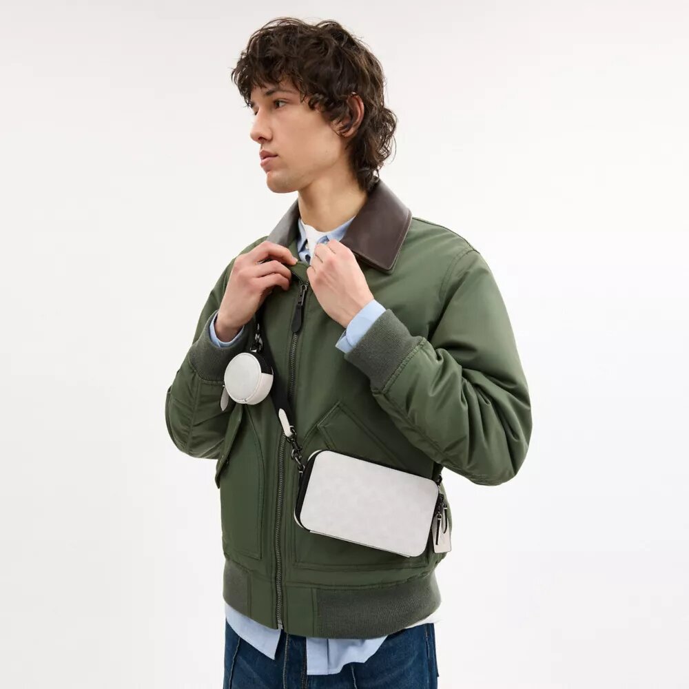Charter Slim Çapraz Askılı Çanta, Signature Canvas