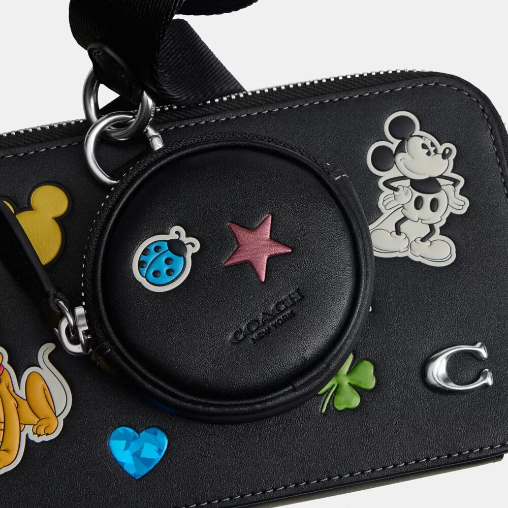 Disney X Coach Charter İnce Çapraz Askılı Çanta, Çıkartma Desenli