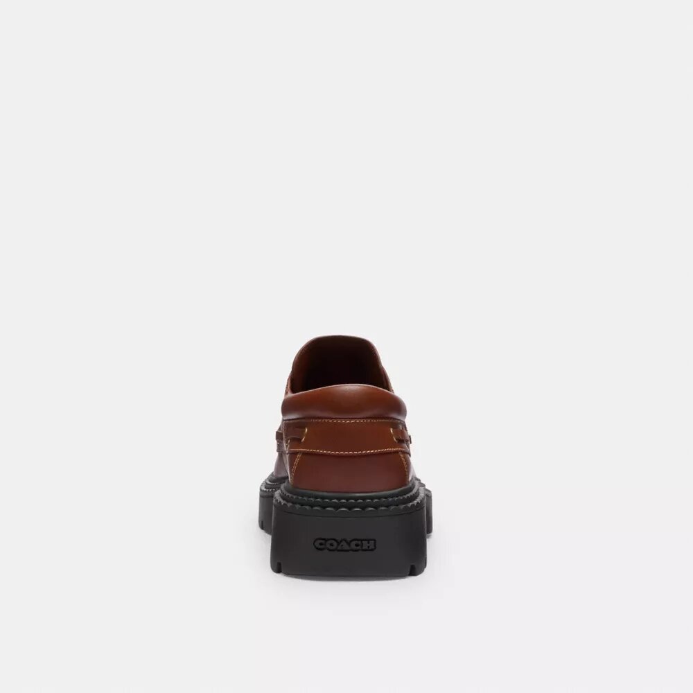 Lug Tabanlı Tekne Ayakkabısı