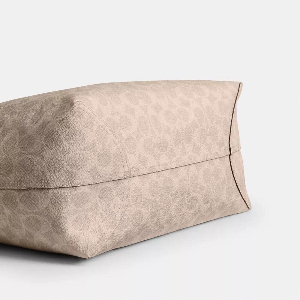 Signature Canvas City Tote Çantası