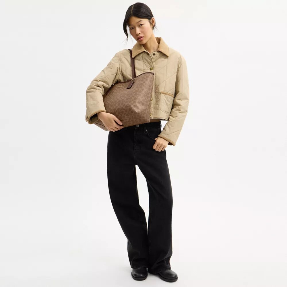 Signature Canvas City Tote Çantası