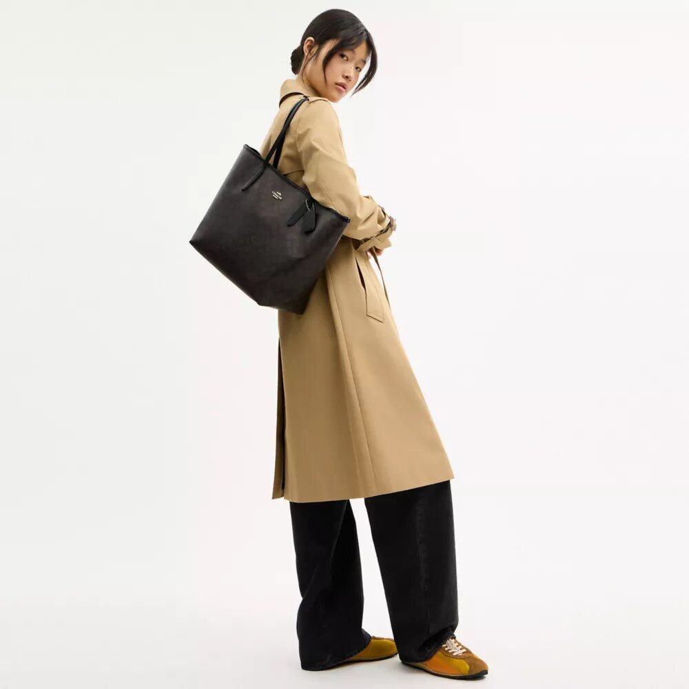 Signature Canvas City Tote Çantası