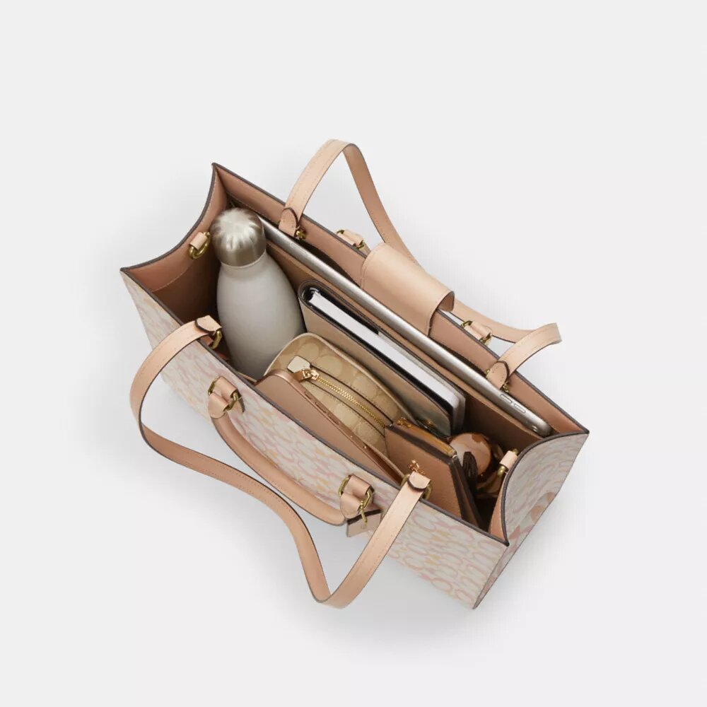 Signature Canvas Maggie Tote Çantası