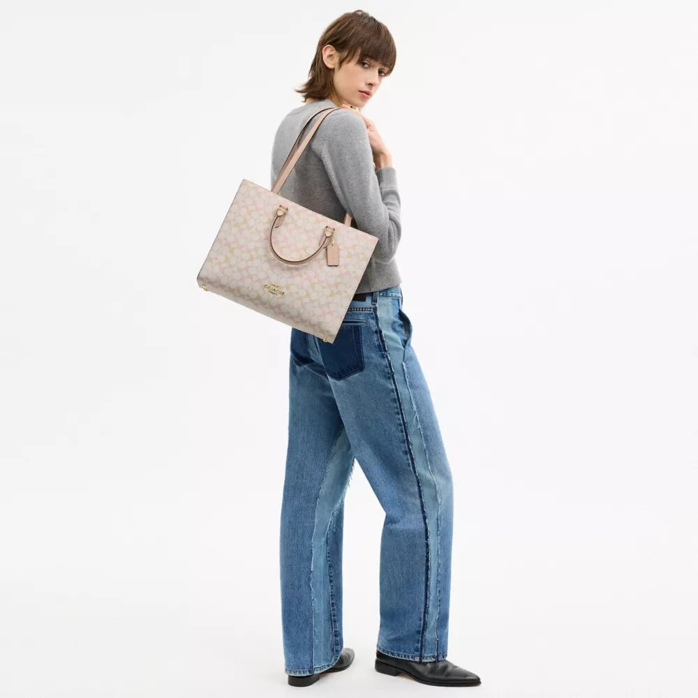 Signature Canvas Maggie Tote Çantası