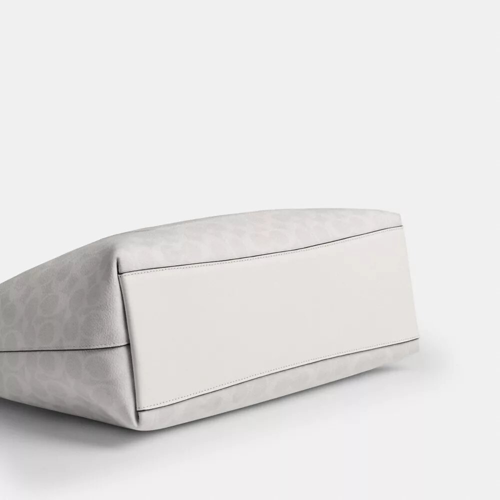 Signature Canvas Station Tote Çantası