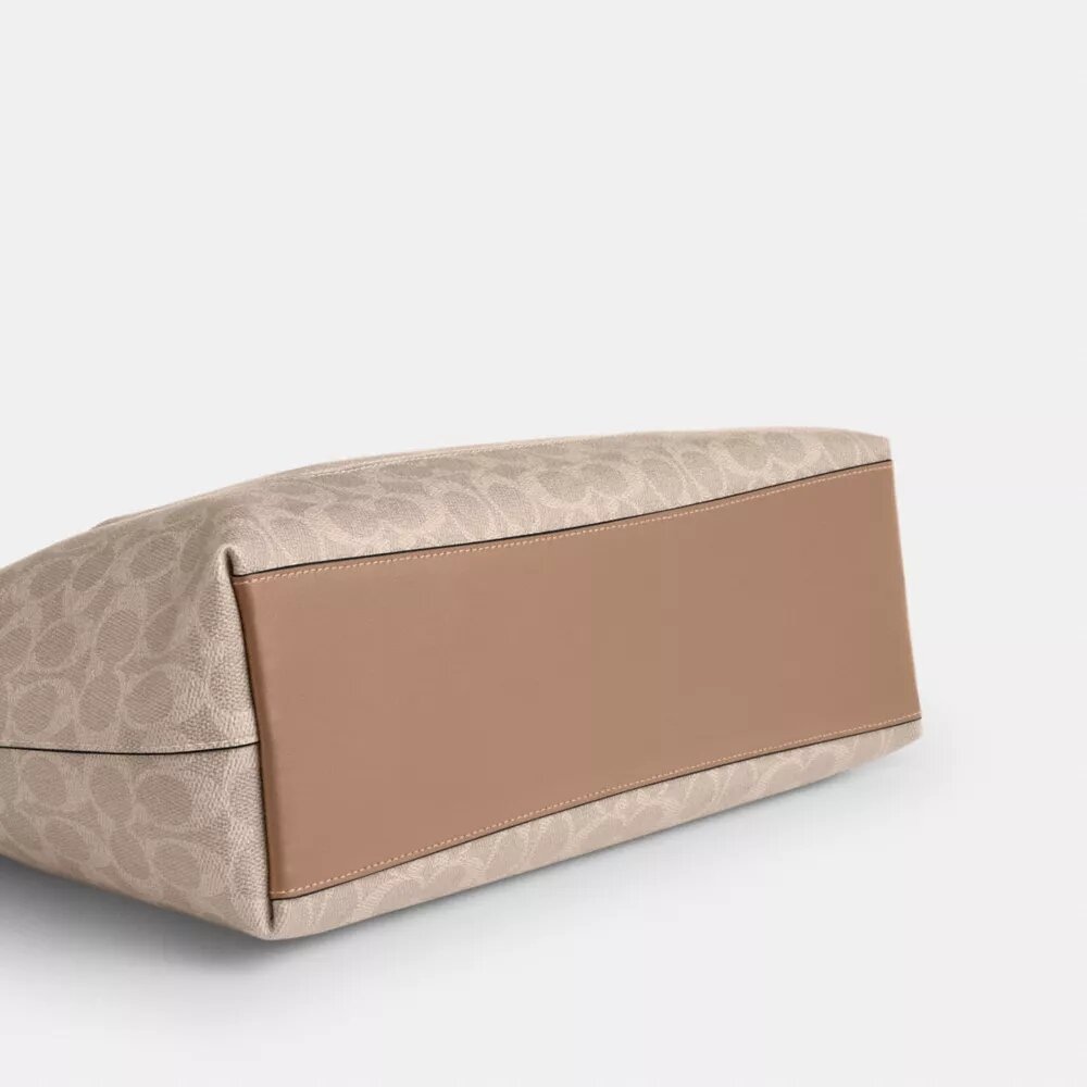 Signature Canvas Station Tote Çantası