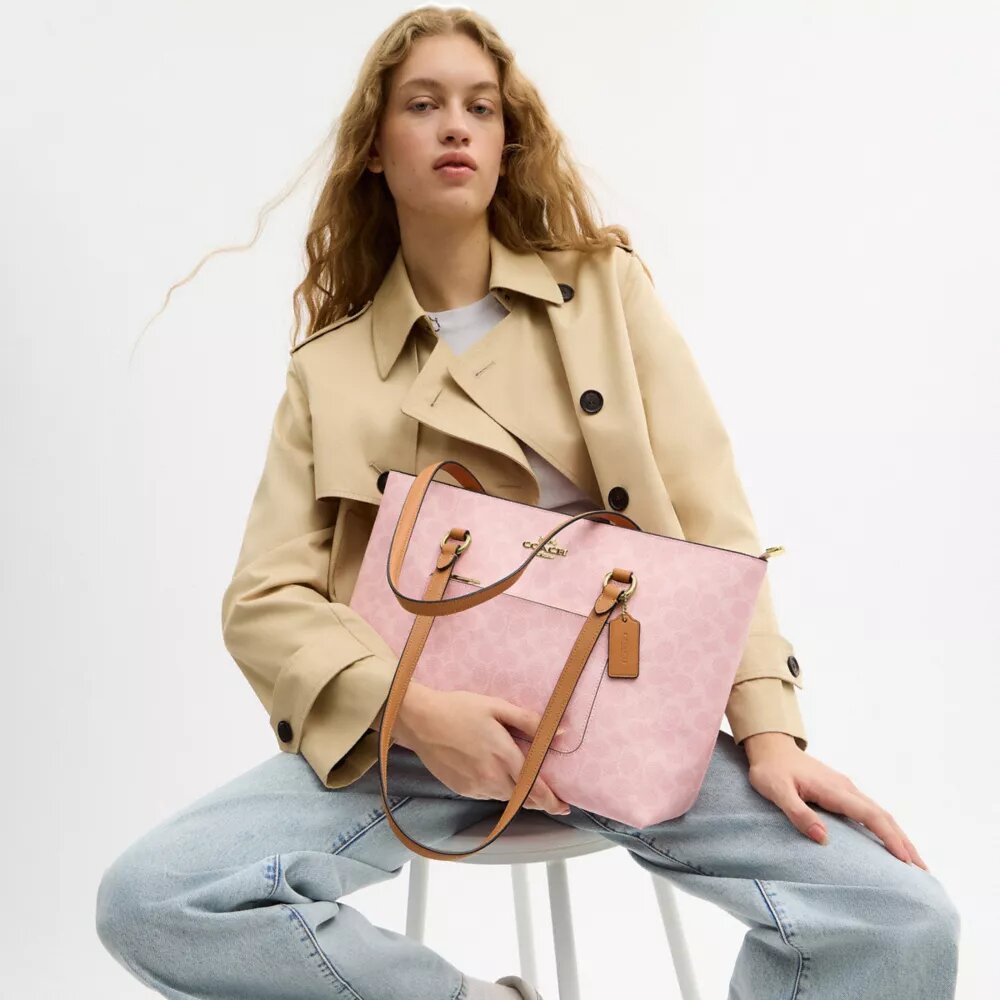 Signature Canvas Station Tote Çantası