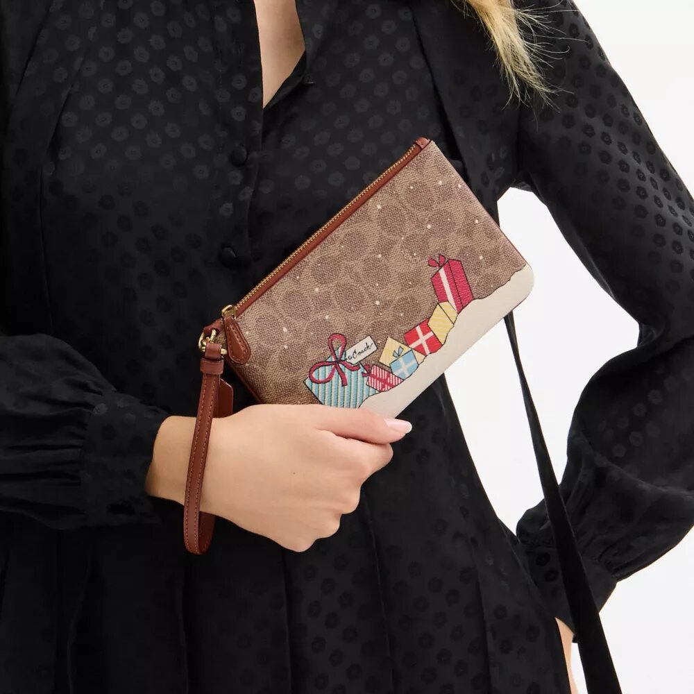 Tatil Hediyeleriyle Birlikte Sunulan Signature Canvas'lı Temel Küçük Bileklik Çantası