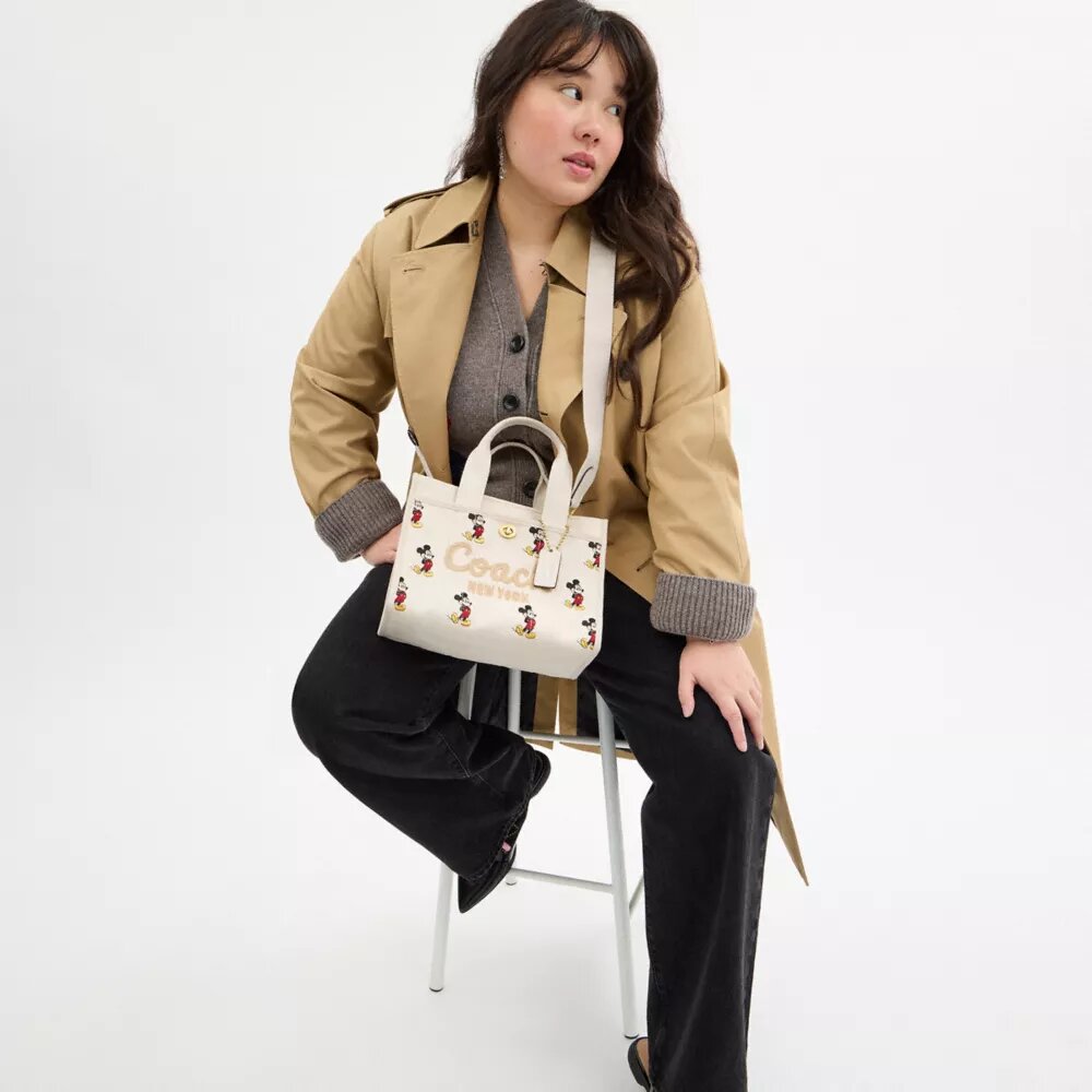 Yenilenebilir Pamuk Kanvas Üzerinde Mickey Mouse Desenli Disney X Coach Cargo Tote Çantası 26